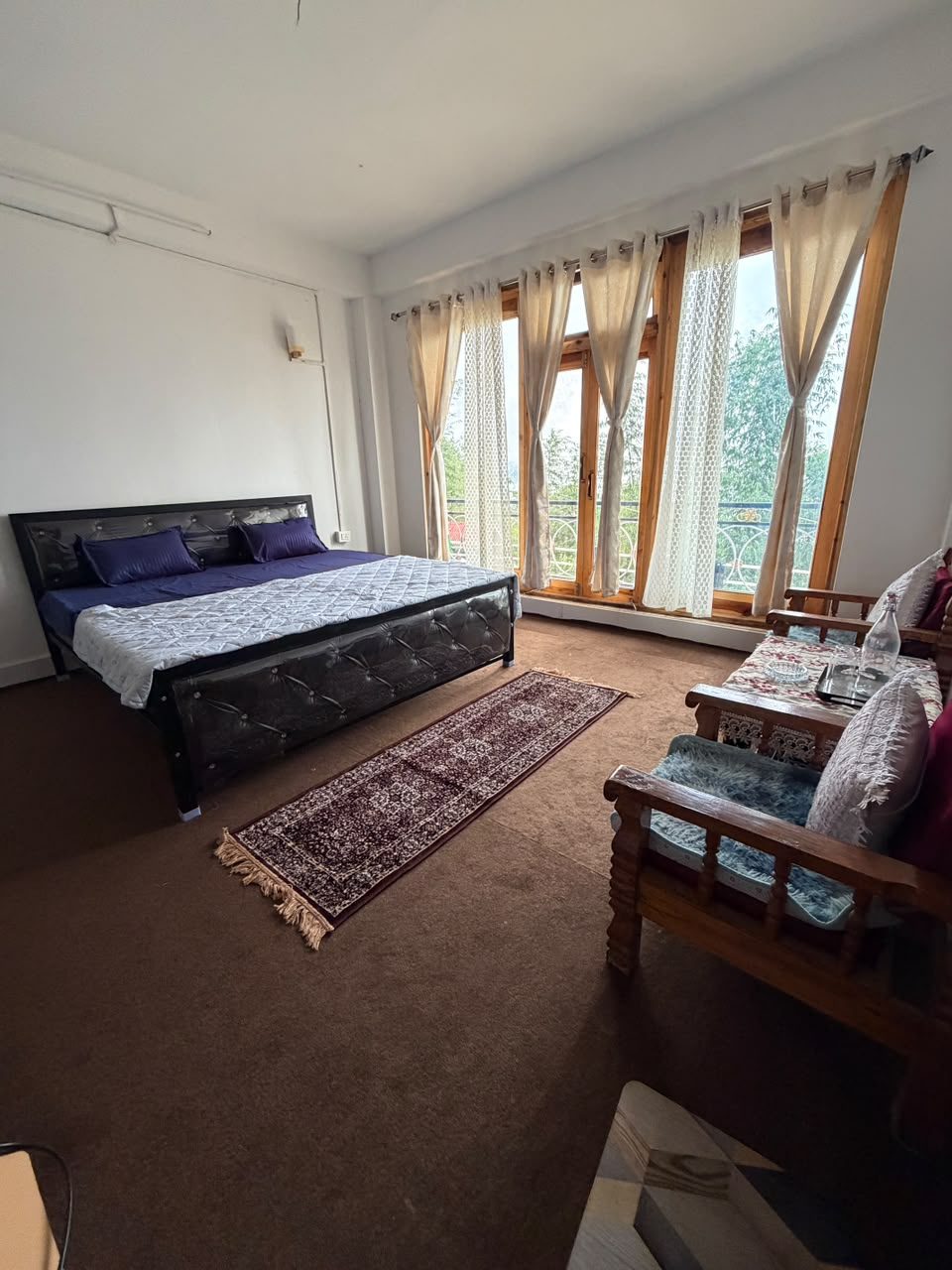 Spacious room with balcony and Kanchenjunga mountain view at Kepchaki Stay homestay in Lamahatta
