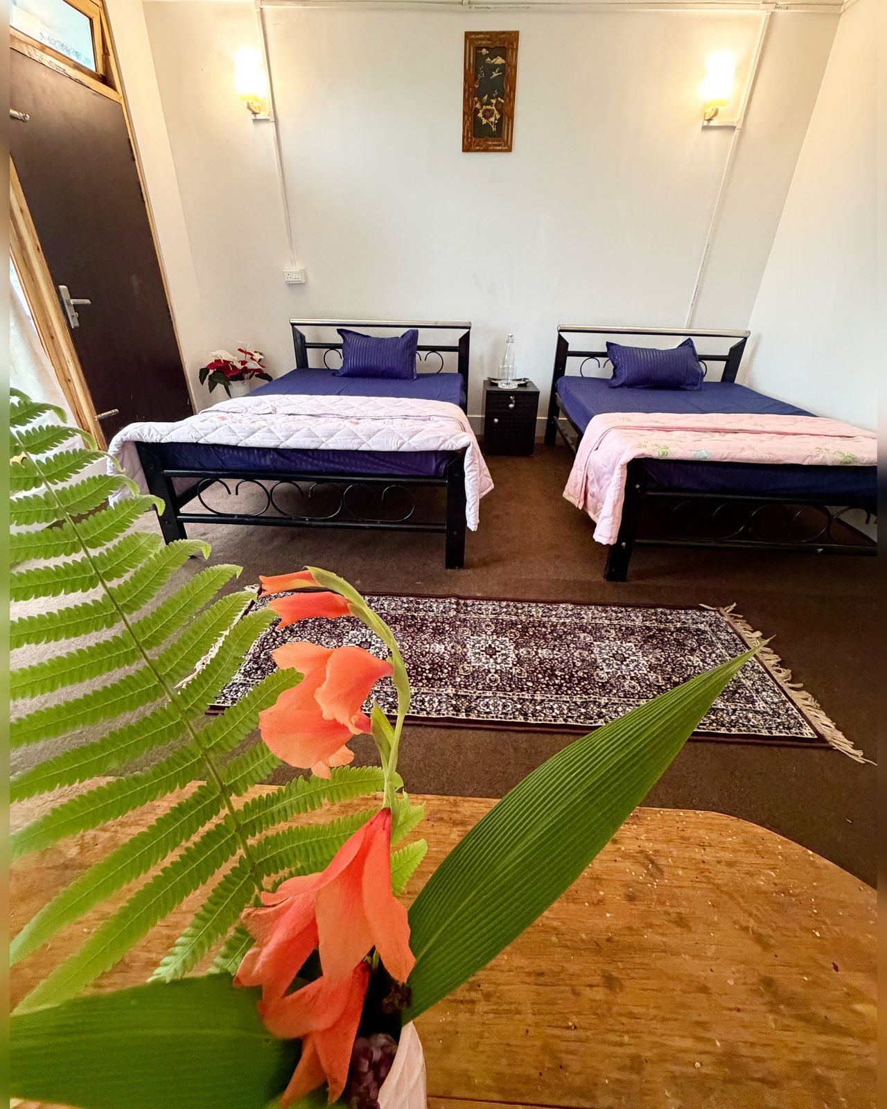 Family room with two double beds and fresh flowers at Kepchaki Stay homestay, Lamahatta